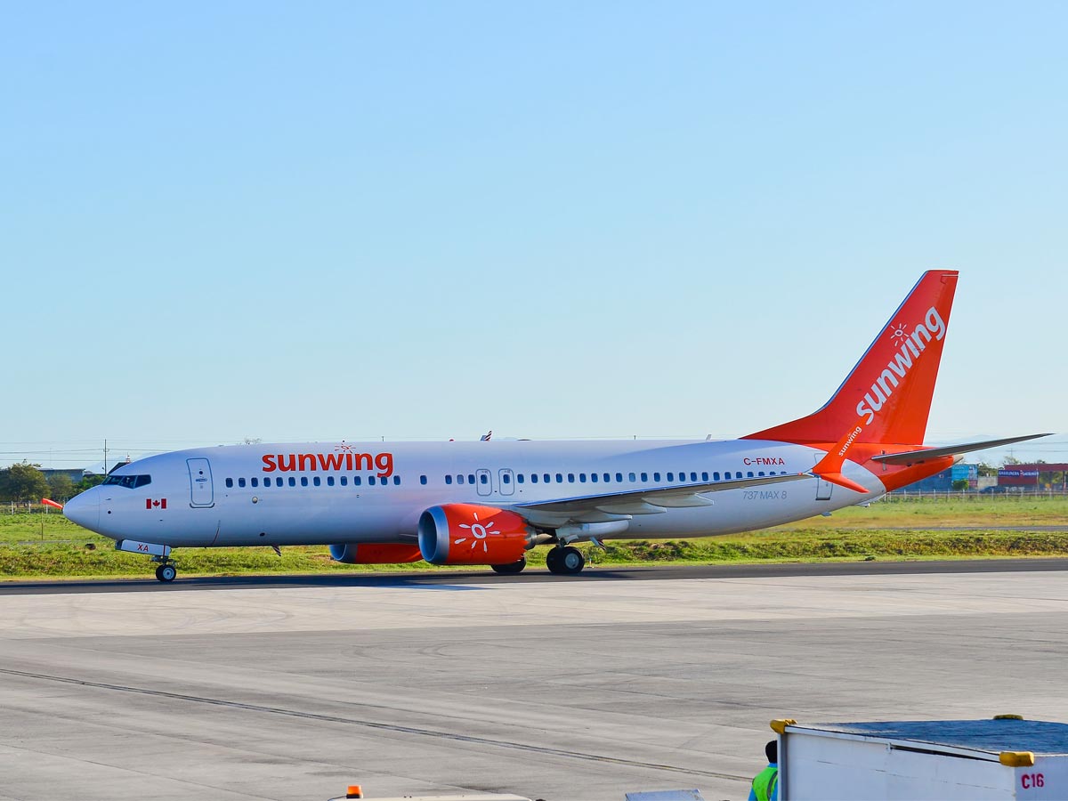 La aerolínea canadiense Sunwing inició operaciones hoy entre el Aeropuerto Internacional de Vancouver y el Internacional Daniel Oduber en Liberia. 