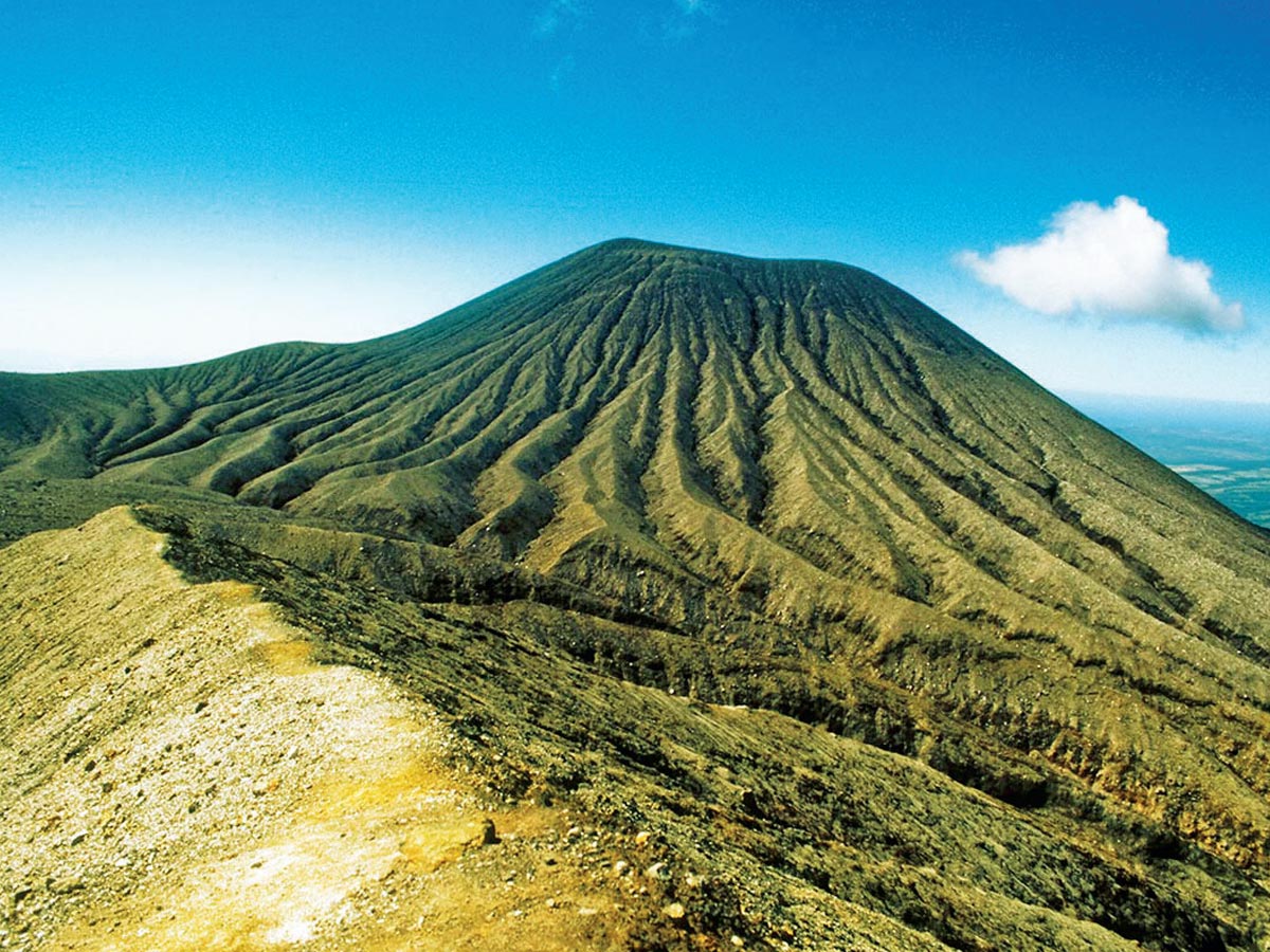 El Parque Nacional Rincón de La Vieja, sería uno de los lugares que se estudiarían para el aprovechamiento de recursos. Foto cortesía de Roberto Ramos. - SINAC