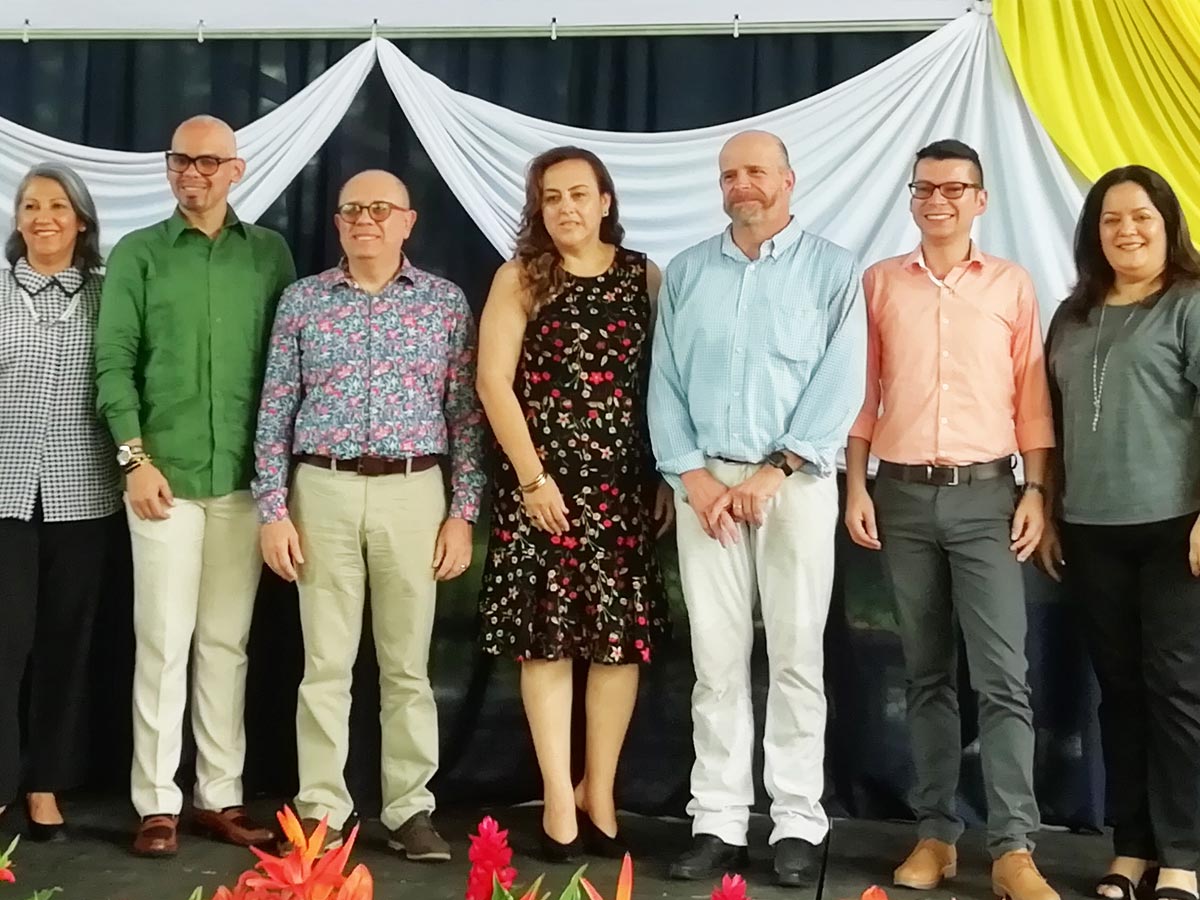 El II Congreso Internacional de Educación buscó promover la reflexión de las nuevas formas para mediar los procesos pedagógicos renovados, que contribuyen de manera significativa con la calidad de la educación. En la foto, académicos panelistas de algunas conferencias expuestas de la UNA- Campus Liberia.