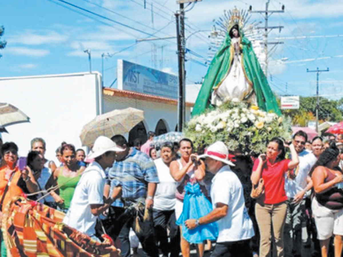 Reminiscencias de la música indígena precolombina se pueden apreciar en el baile de la Yegüita durante las Festividades de la Virgen de Guadalupe en Nicoya.