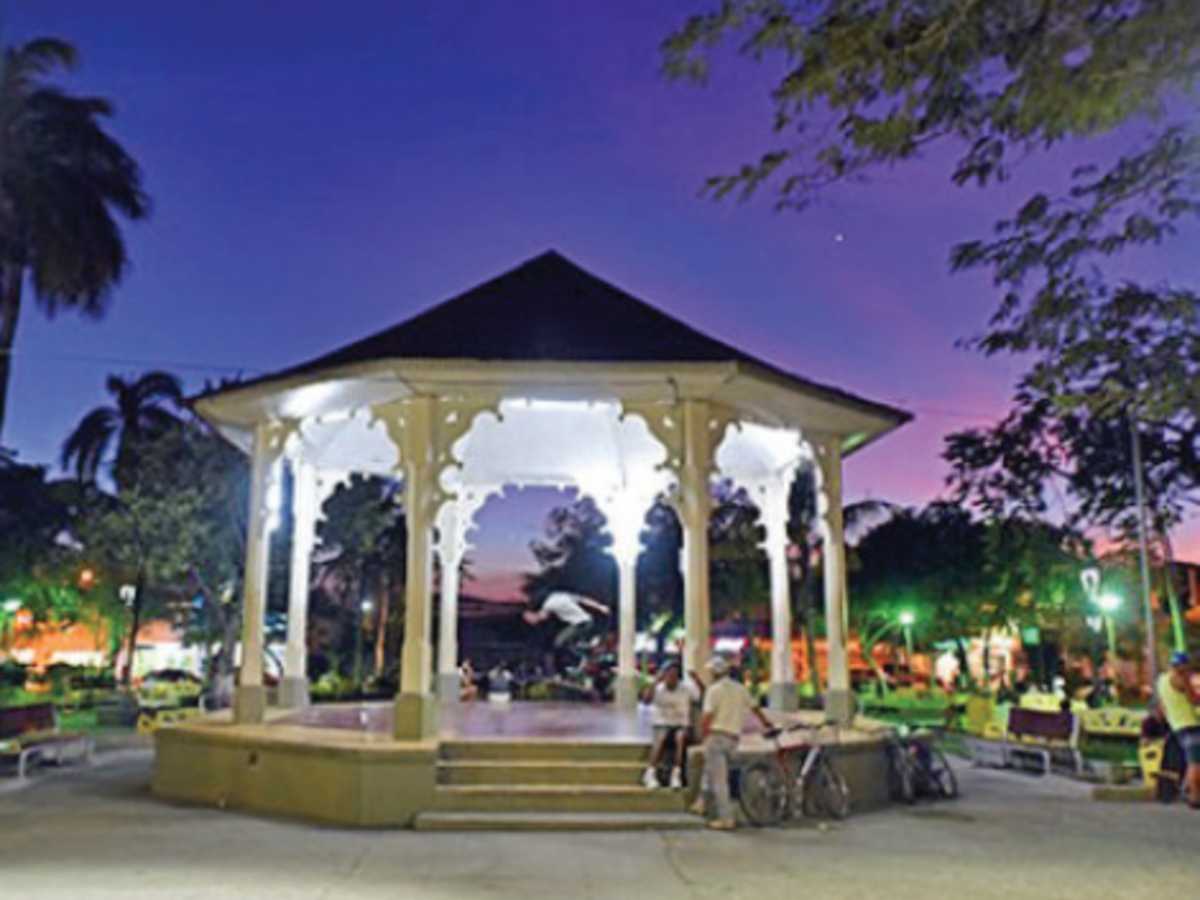 El quiosco del parque Mario Cañas Ruiz es patrimonio histórico arquitectónico de Costa Rica, está construido en madera y es uno de los más antiguos del país en su género. Imagen tomada de si.cultura.cr