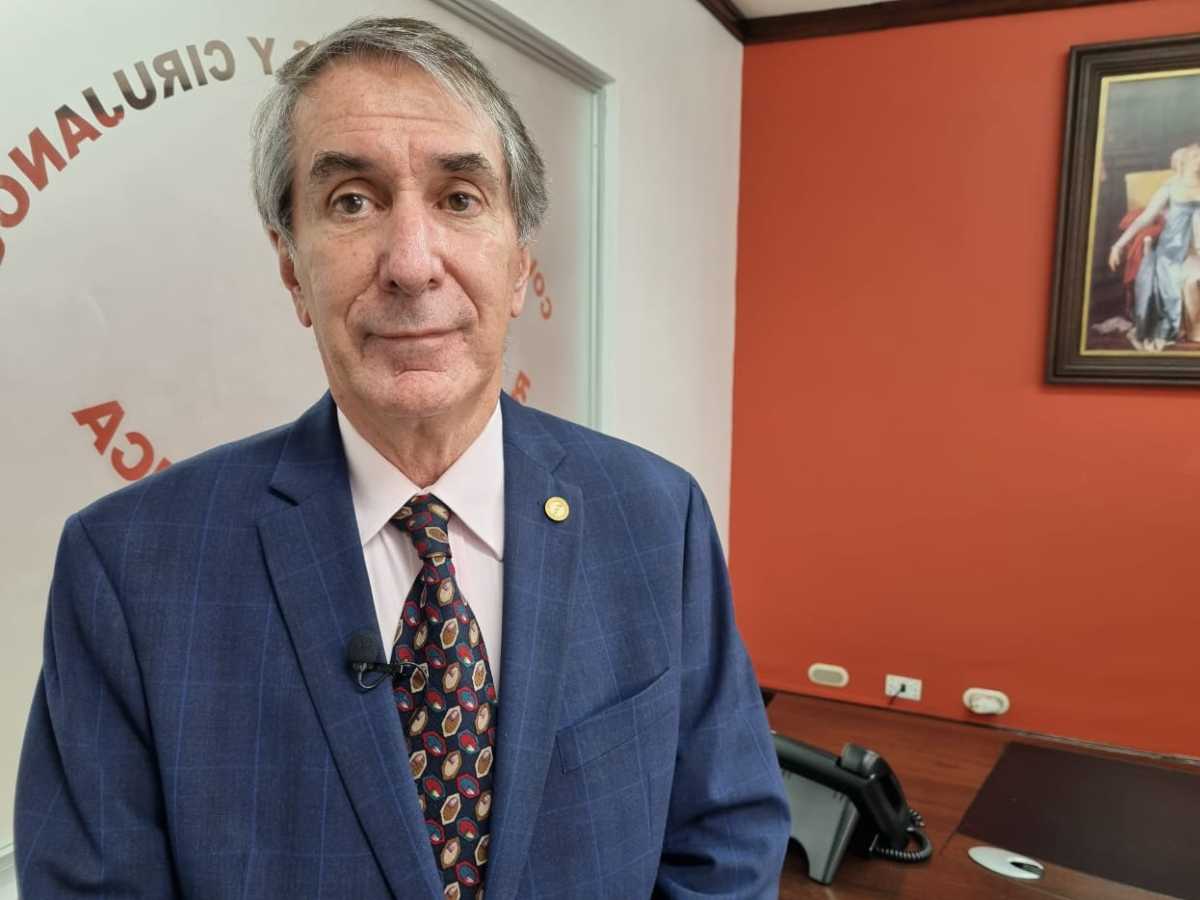 Dr. Mauricio Guardia Gutiérrez, presidente del Colegio de Médicos.