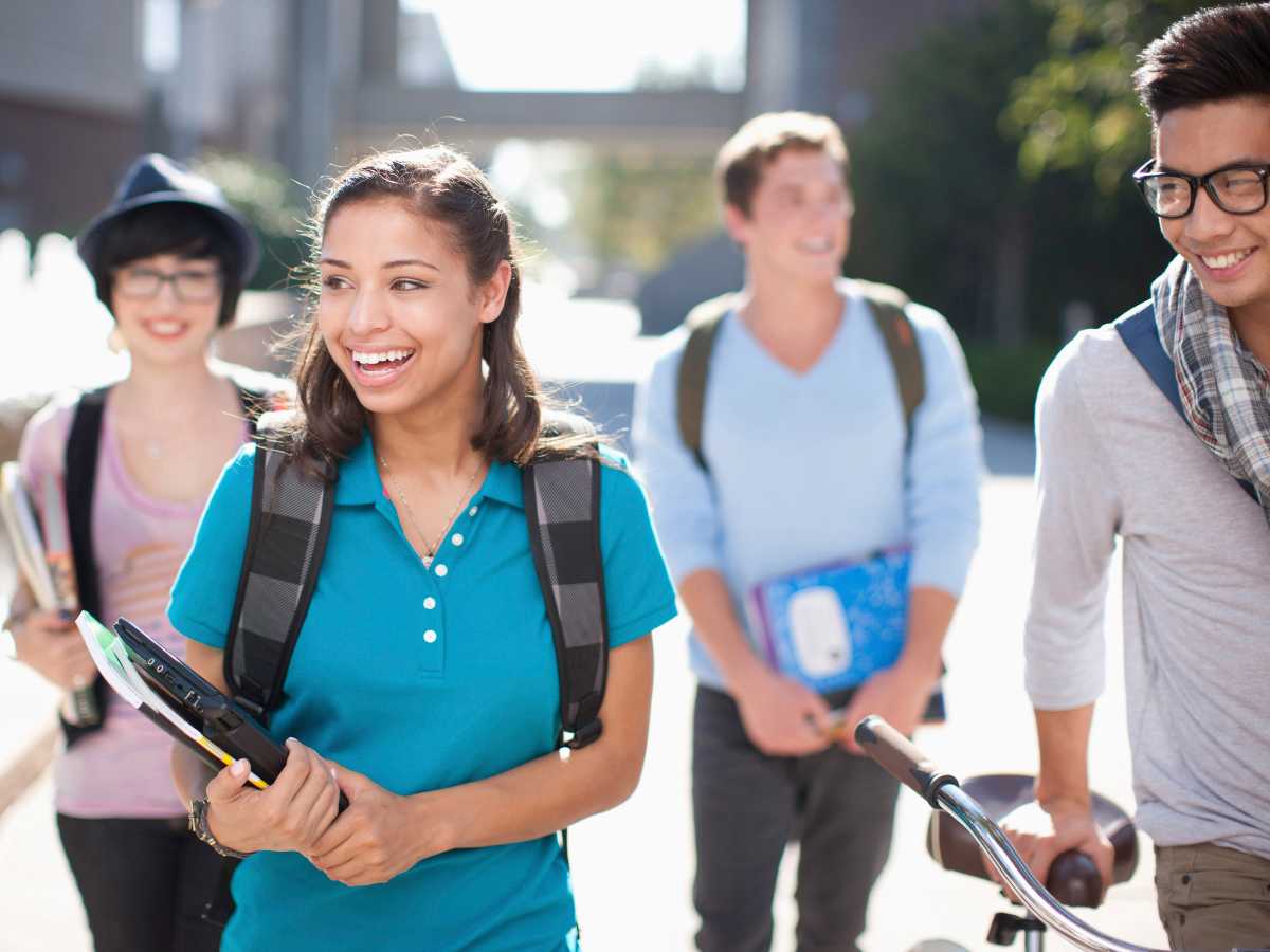 Abierta convocatoria de becas para cursar carreras técnicas STEM.alt