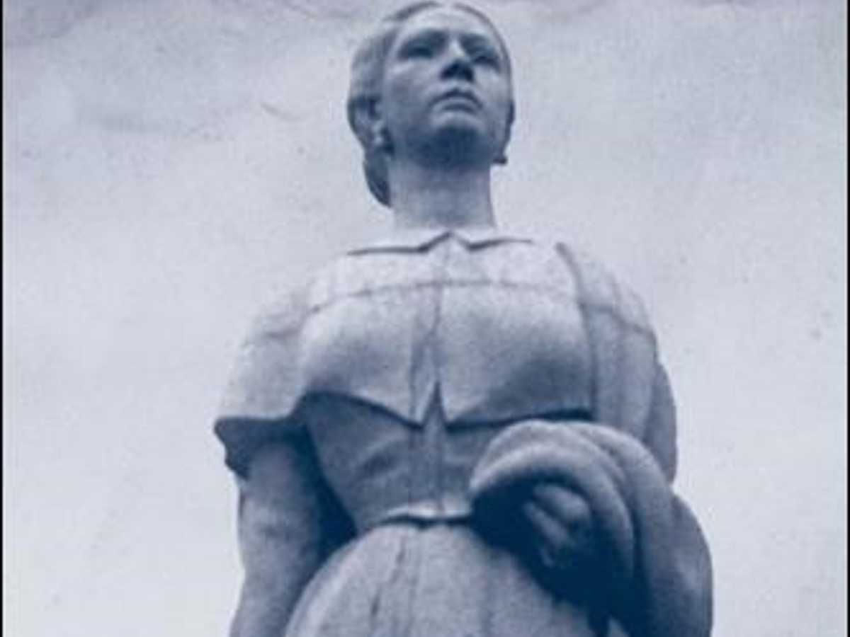 Monumento a María Dolores Bedoya de Molina (20-09-1783, 09-07-1853), se ubica en la Zona 1 de Ciudad de Guatemala. Archivo de Sonia Gómez Vargas.