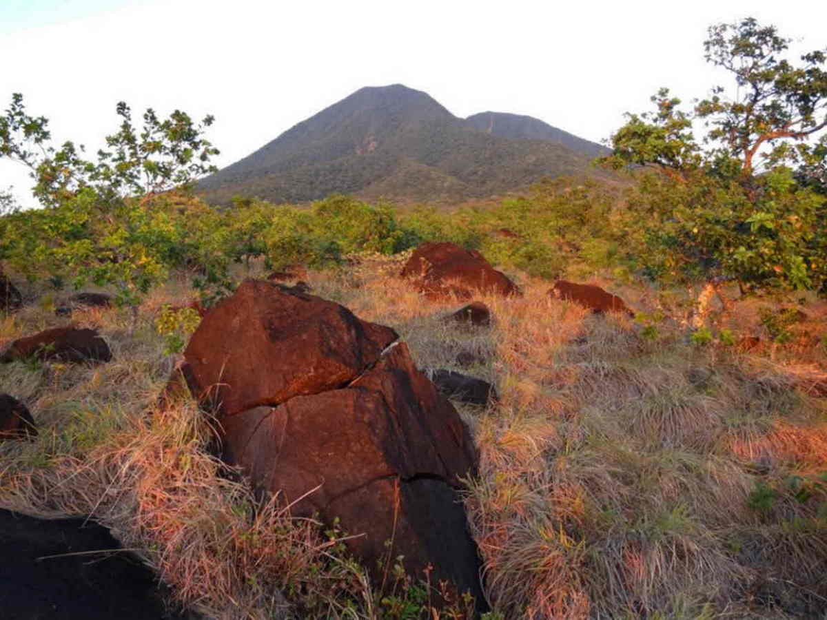 crédito de foto: petroglifos del volcán orosí