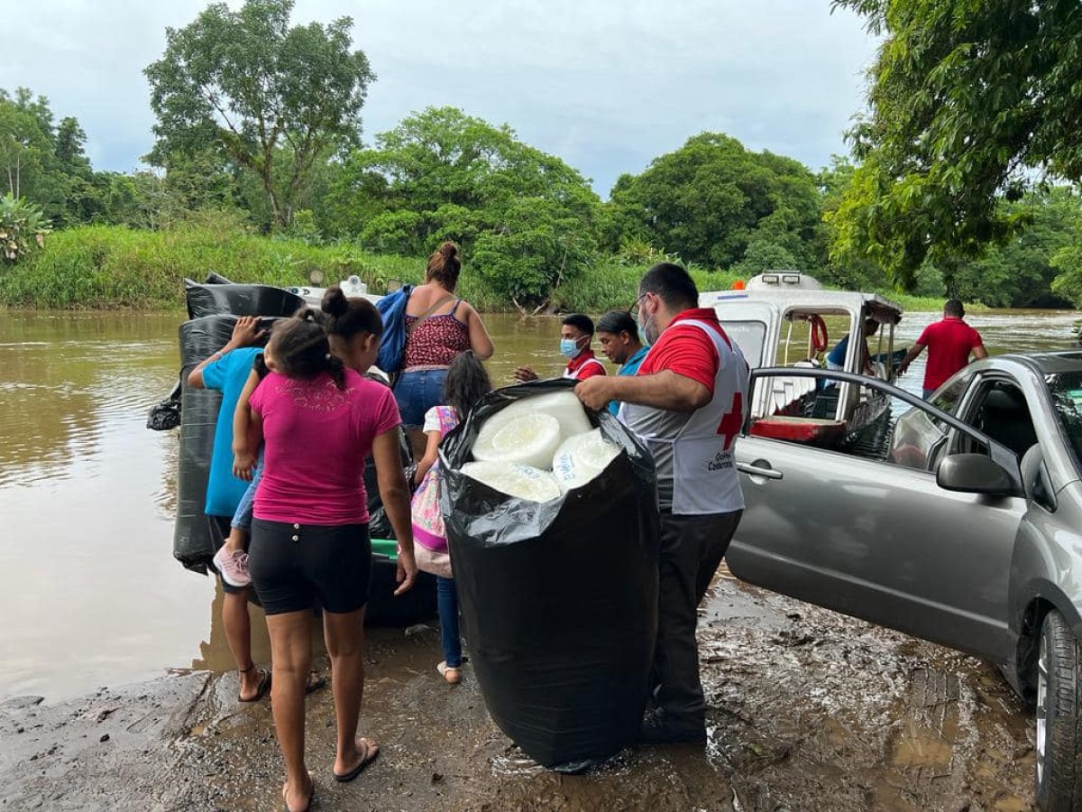 Poder Ejecutivo firma dos decretos de Emergencia Nacional para acelerar atención de comunidades impactadas por lluvias.alt