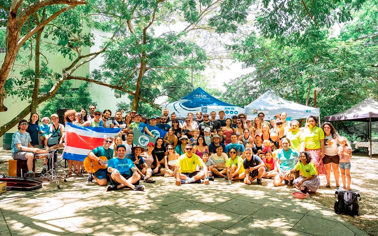 Más de 100 voluntarios limpiaron Playa Tamarindo.alt
