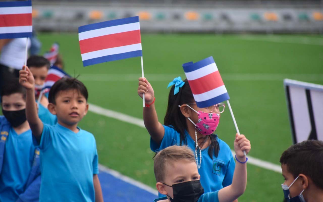 MEP y Federación Costarricense del Futbol firman convenio de cooperación para promover el desarrollo de habilidades mediante el deporte.alt