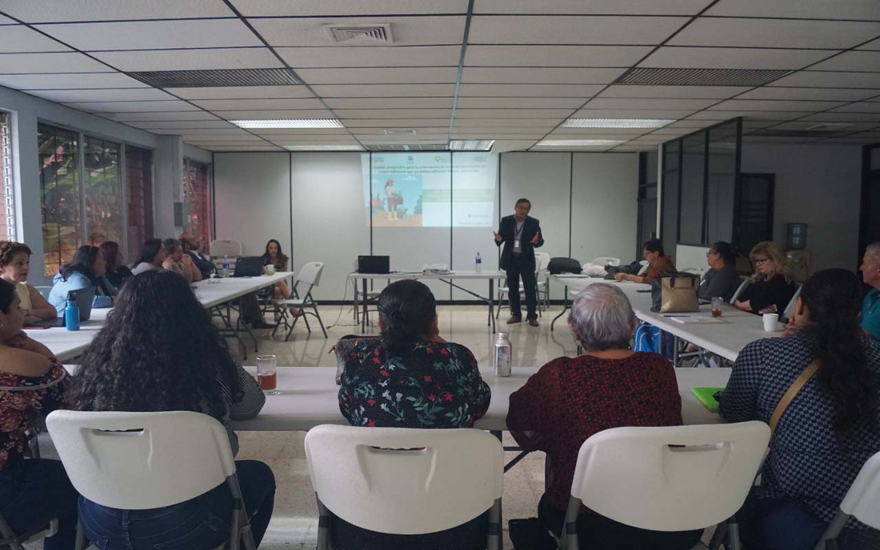 Mujeres agricultoras fortalecen capacidades para la comercialización.alt