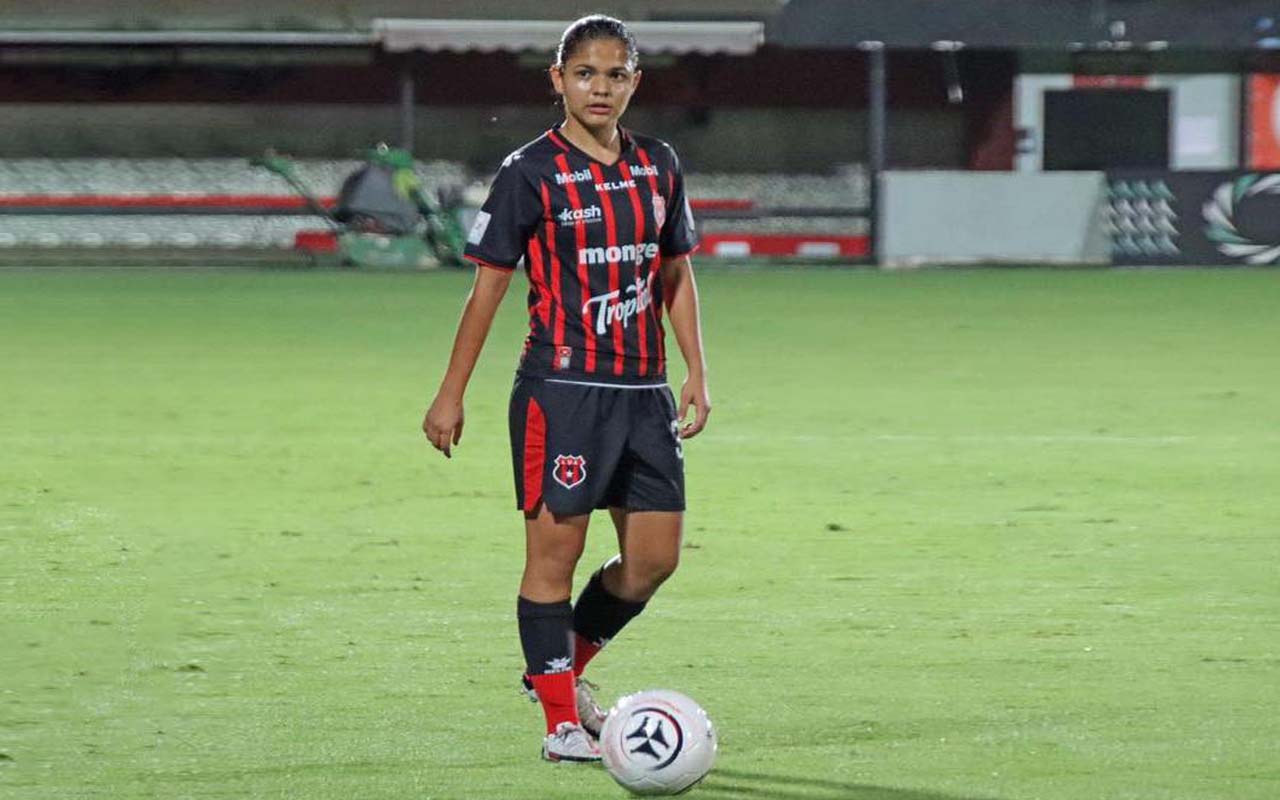 Nicoyana María Paula Arce Zúñiga defenderá a la selección de Costa Rica en el Mundial Sub20 de fútbol.alt