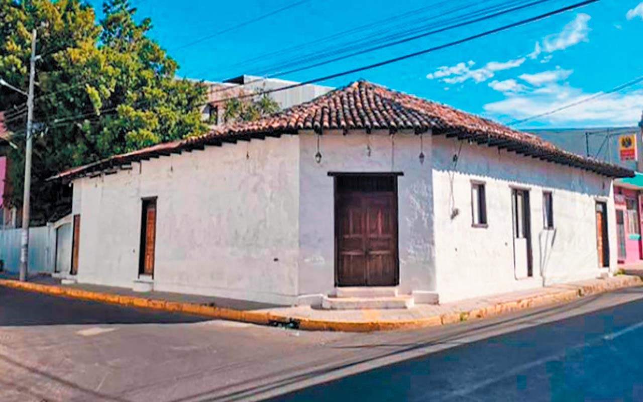 La casa es una vivienda de adobe y bahareque, que posee un valor excepcional como monumento histórico-arquitectónico, construida en 1820.