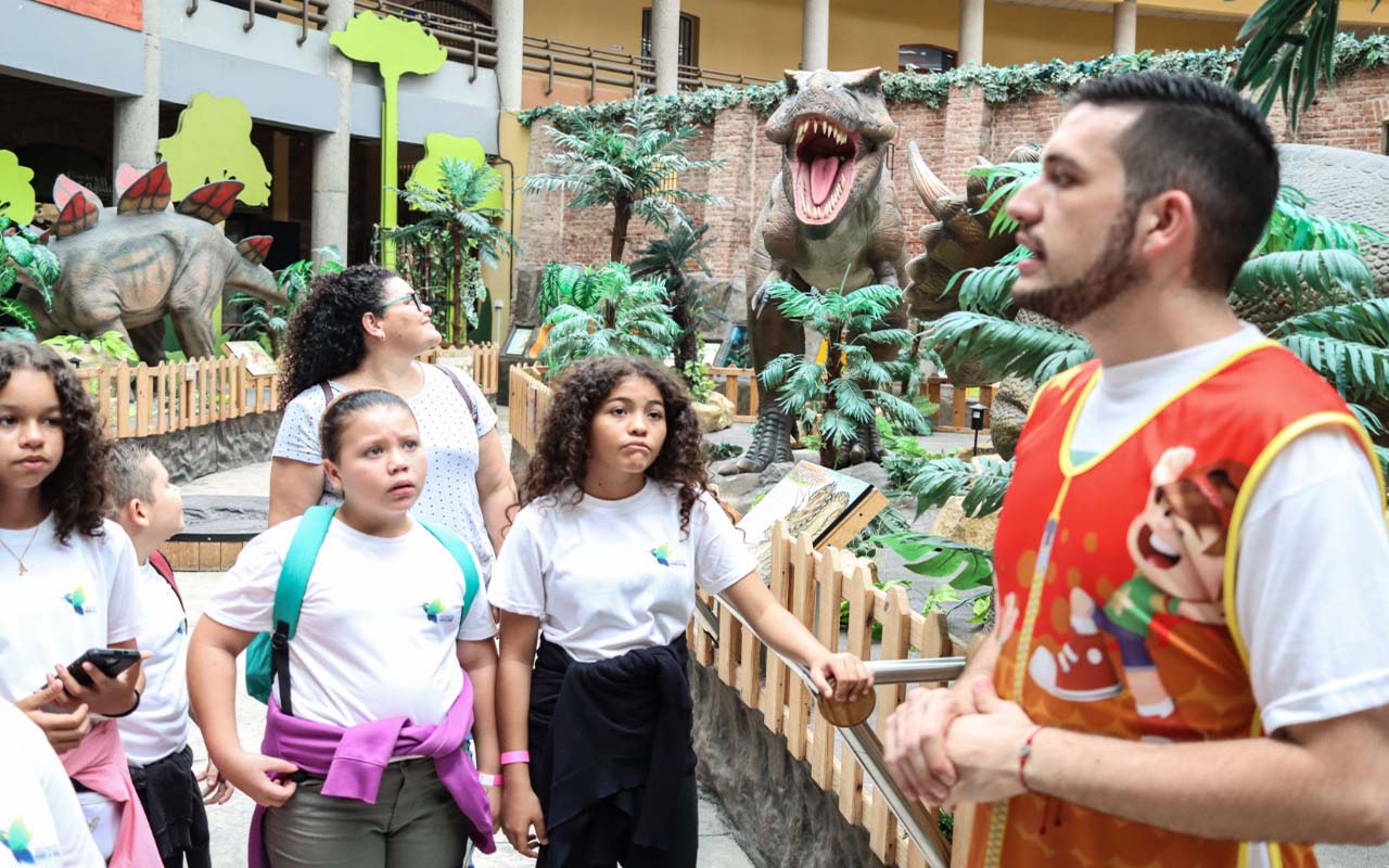 Día Mundial del Turismo se celebra con visita de escolares al Teatro Nacional y al Museo de los Niños.alt