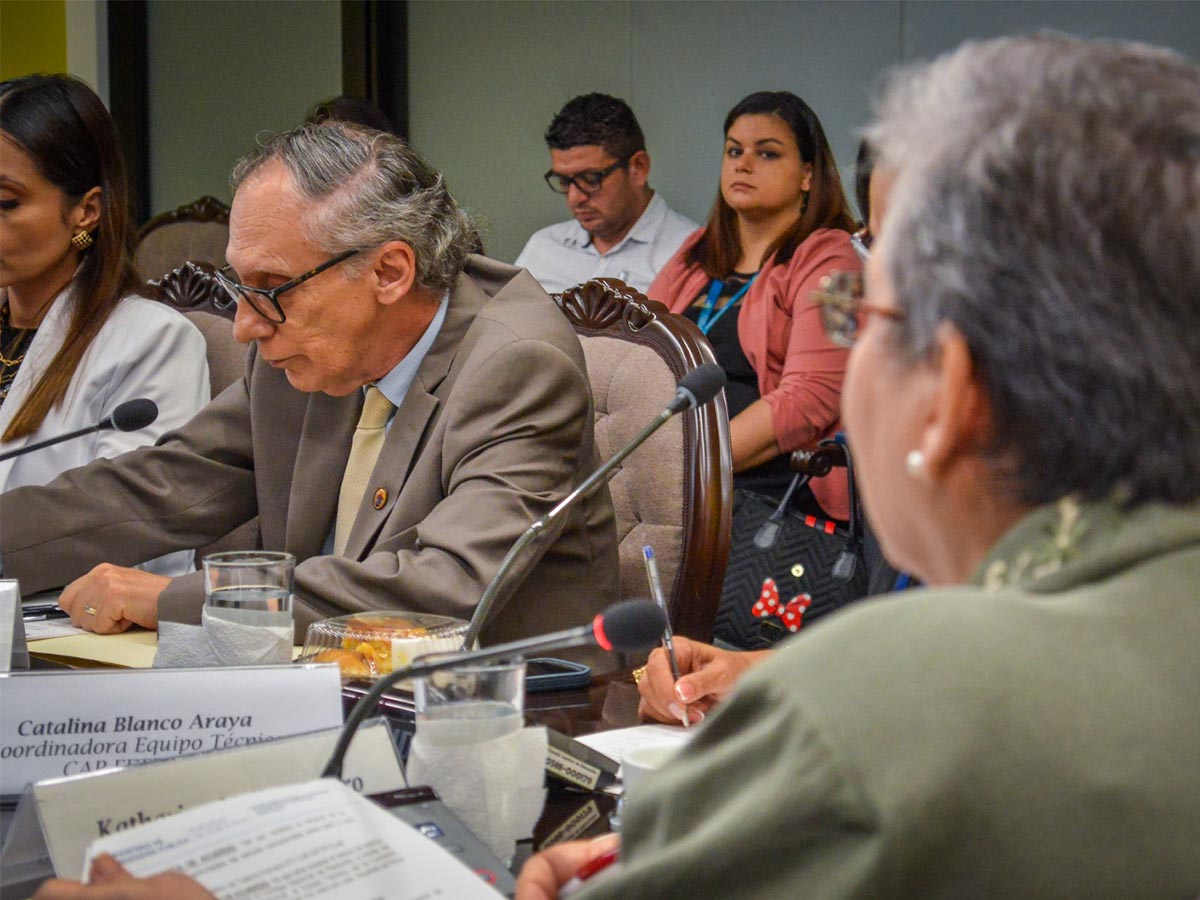 Integrada por representantes de la administración pública, la academia, el sector productivo y los movimientos sociales