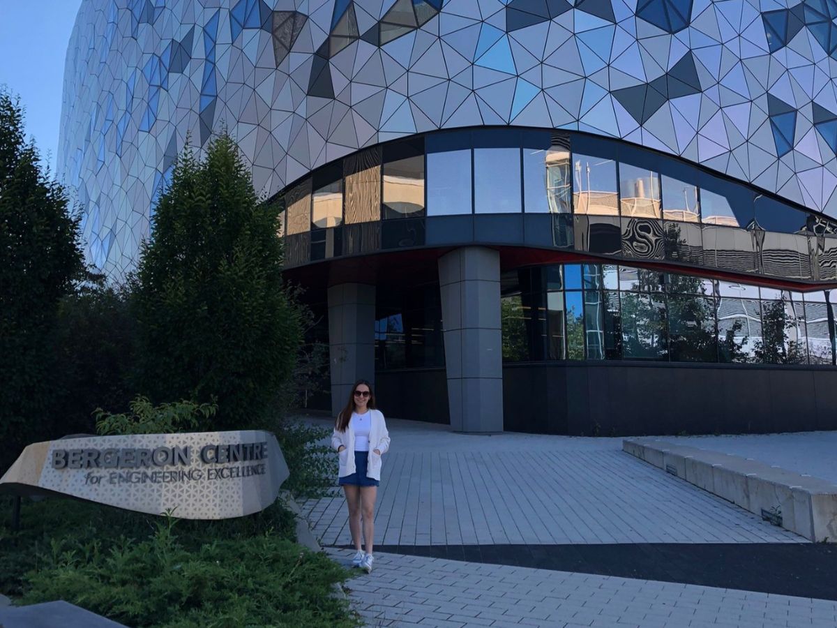 Continuará sus estudios con una maestría en York University, ya que recibió una beca por su buen rendimiento en la pasantía