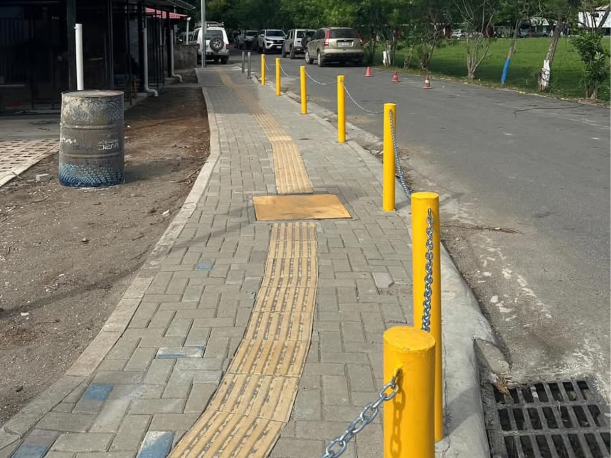 En un terreno que fue recuperado en la zona marítimo terrestre de Playa Sámara, diagonal al Parque Municipal, la Municipalidad de Nicoya ya está finalizando la construcción de un Mercadito para Artesanías.