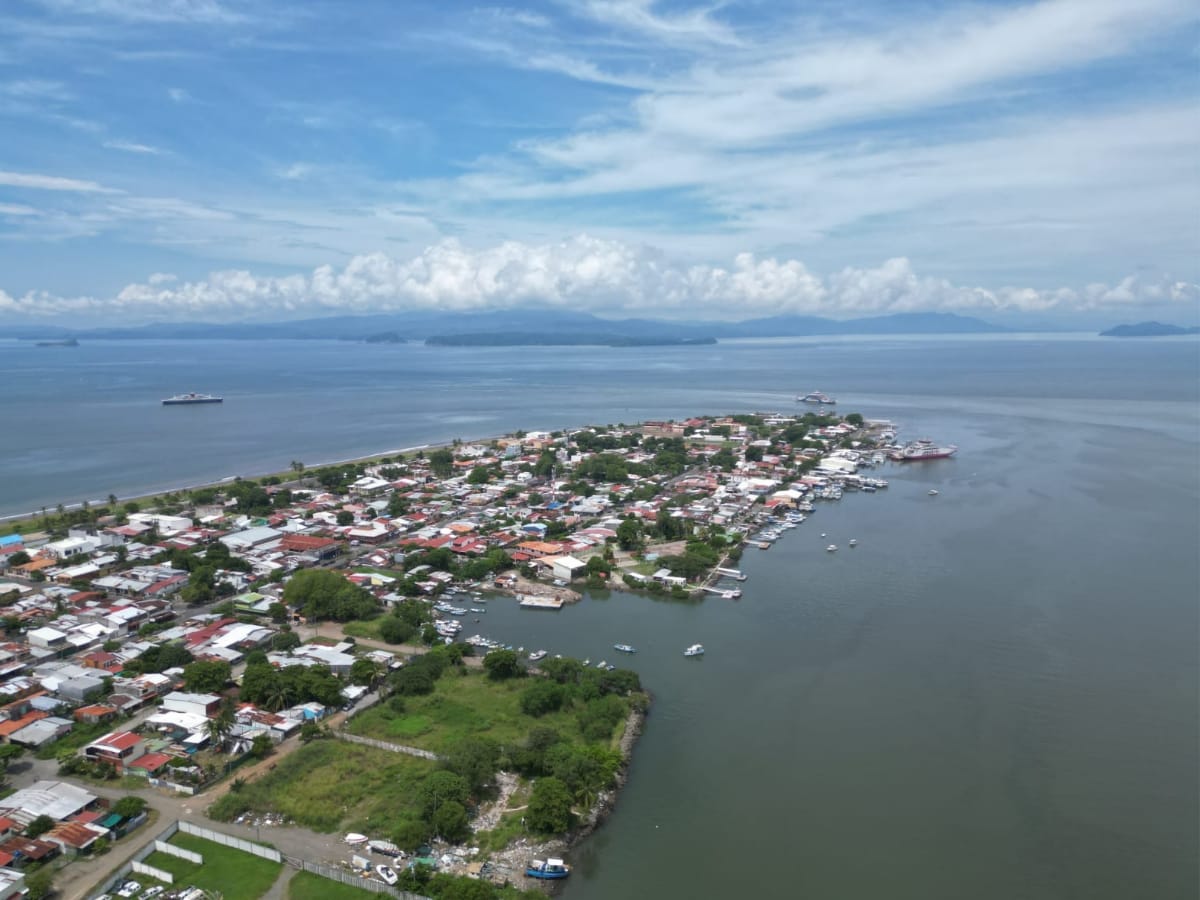 Este lunes, en Puntarenas, se firmó el convenio interinstitucional que facilitará la construcción de una red de frío y la realización de varias mejoras a la terminal pesquera ubicada en barrio El Carmen.