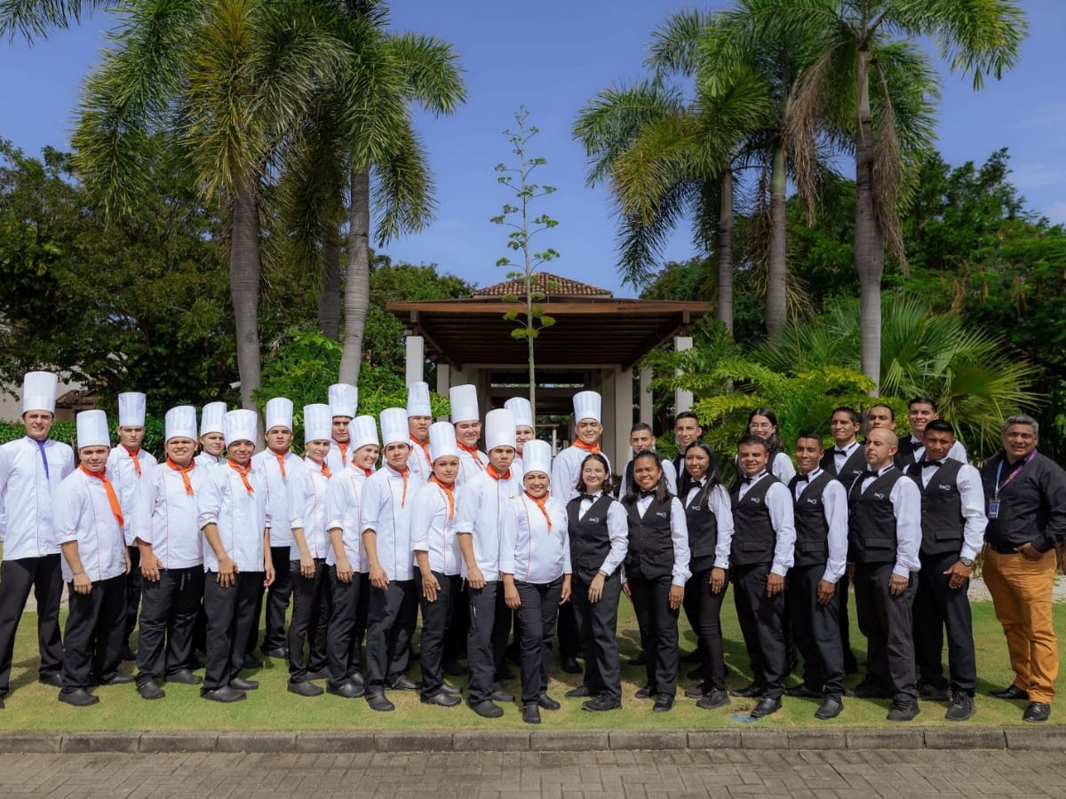 En alianza con el INA, el proyecto educativo se especializa desde el 2014 en capacitar personal para el sector turismo en Guanacaste.