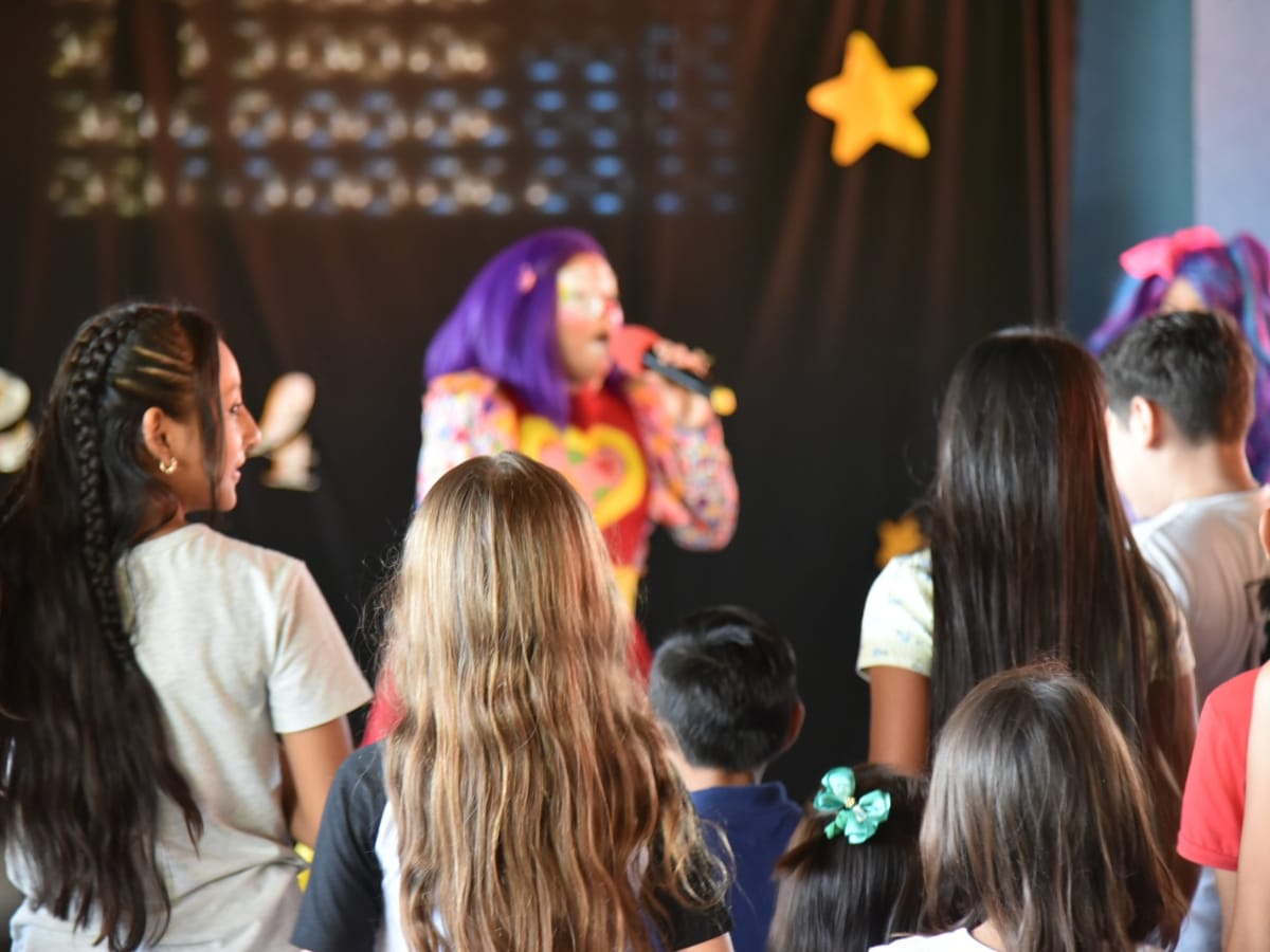 El Colegio de Enfermeras de Costa Rica (CECR) llevó esperanza y felicidad a más de 400 niños y niñas en la región Chorotega durante la tercera edición del evento Sonrisas de Navidad, celebrado en el salón comunal de Matambuguito, Nicoya el pasado 17 de diciembre.