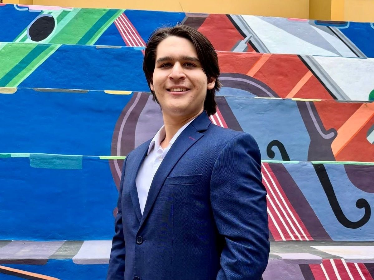 Alí Fallas Solano, estudiante de la Escuela de Música de la Universidad Nacional (UNA) y el Instituto Superior deArtes, fue uno de los ganadores del concurso Jóvenes solistas 2025, organizado por la Orquesta Sinfónica Nacional. 