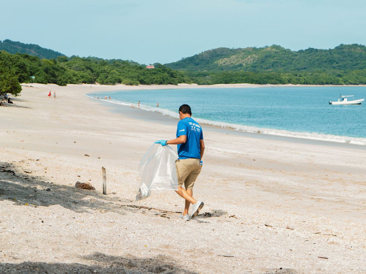 Conchal se posiciona como la playa más comprometida de Guanacaste en gestión ambiental, gracias a su enfoque integral para reducir plásticos de un solo uso y fortalecer el tejido comunitario.