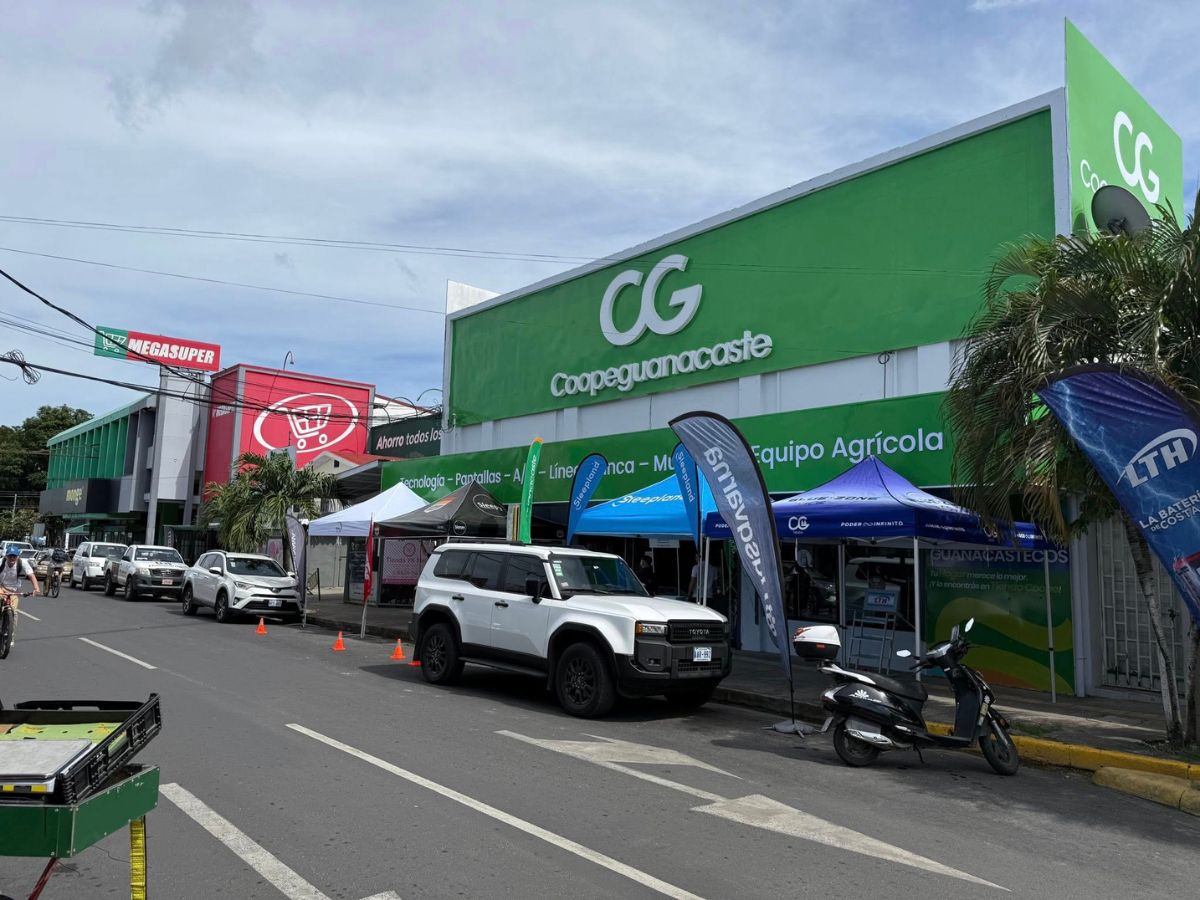 Con determinación y una visión orientada al crecimiento regional, Coopeguanacaste abrió oficialmente su nueva Tienda Comercial en Liberia, ubicada 25 metros sur de Megasuper, un punto estratégico que acerca a la comunidad productos de calidad y soluciones tecnológicas de vanguardia.