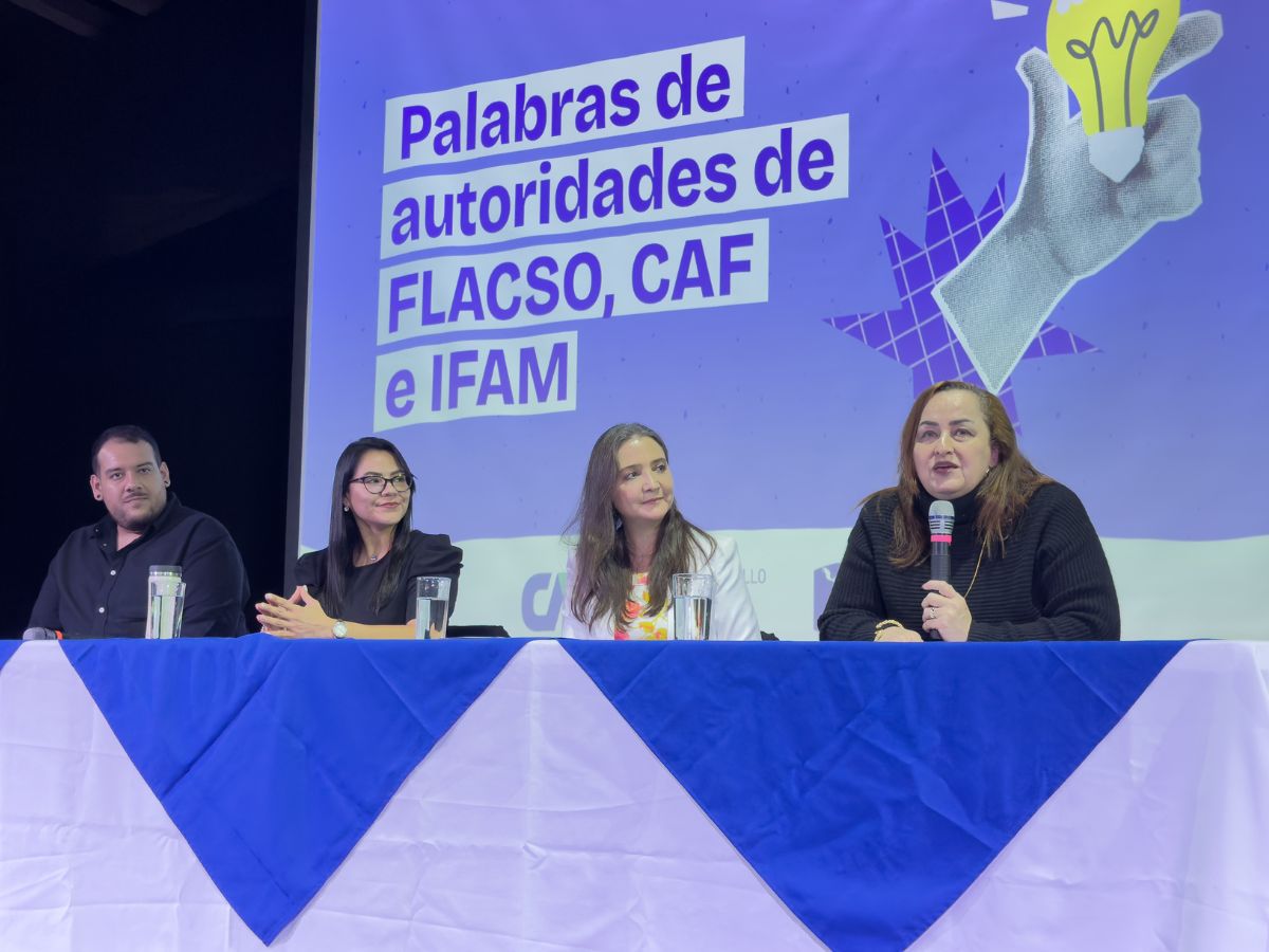 Un total de 76 funcionarios municipales de distintas regiones del país concluyeron el Diplomado en Gobernabilidad e Innovación Pública, impartido por la Facultad Latinoamericana de Ciencias Sociales (FLACSO Costa Rica) y financiado por el CAF – Banco de Desarrollo de América Latina y el Caribe.
