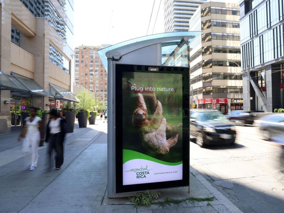Esta llamativa campaña incluye la presencia en medios exteriores como vallas publicitarias, paradas de buses y en estaciones del metro, localizados en puntos estratégicos de alto tráfico en Toronto y Montreal, Canadá.