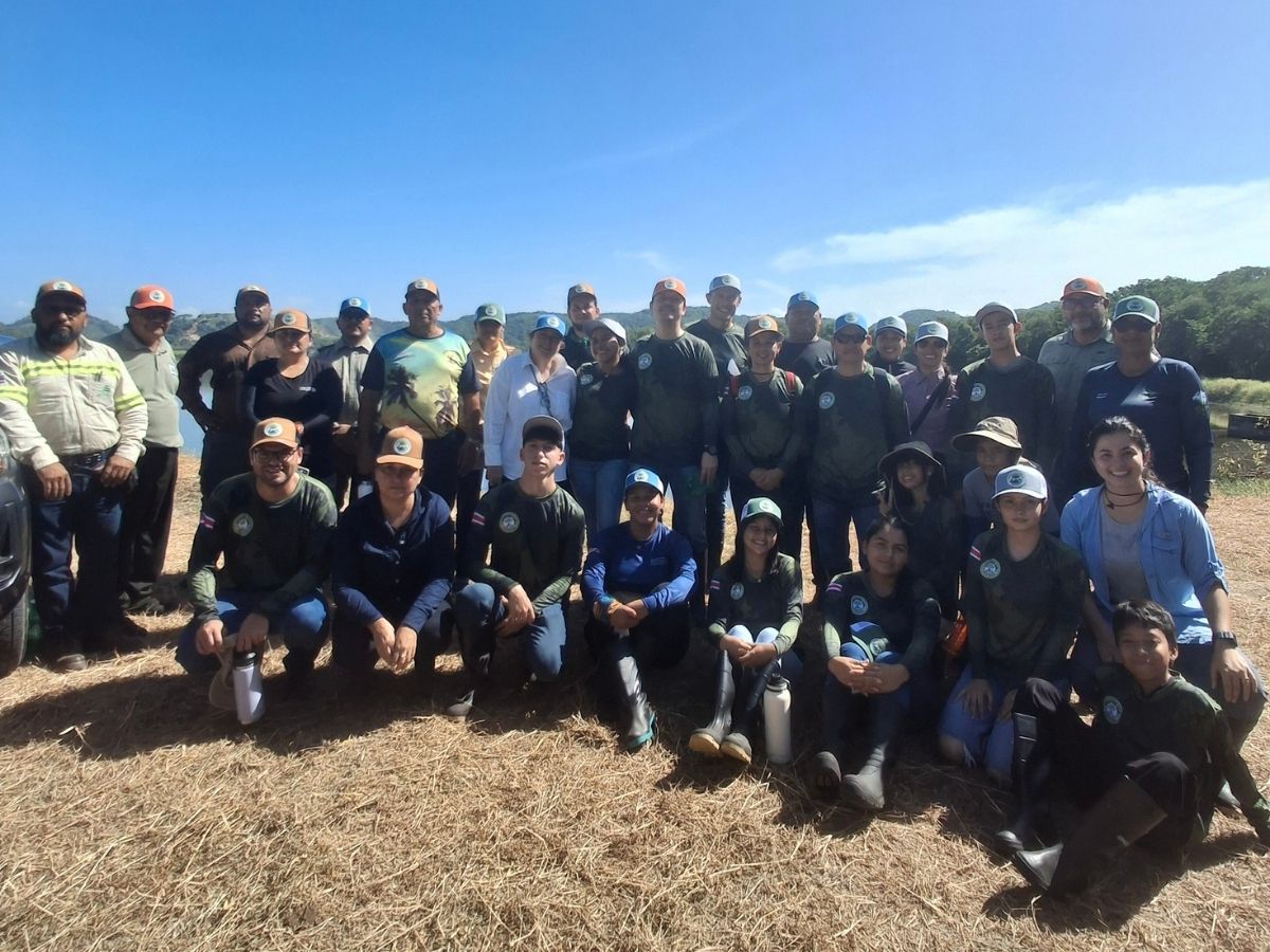 En el marco del Día Internacional de los Manglares, estudiantes, comunidades y aliados restauraron vida en el Refugio Cipancí durante una jornada de voluntariado ambiental.