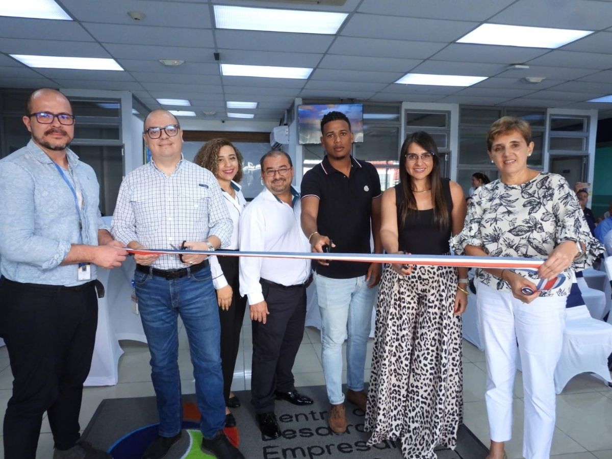 Centro atiende a pymes y emprendimientos de toda la región Huetar Caribe y espera por año atender a unas 180 personas.