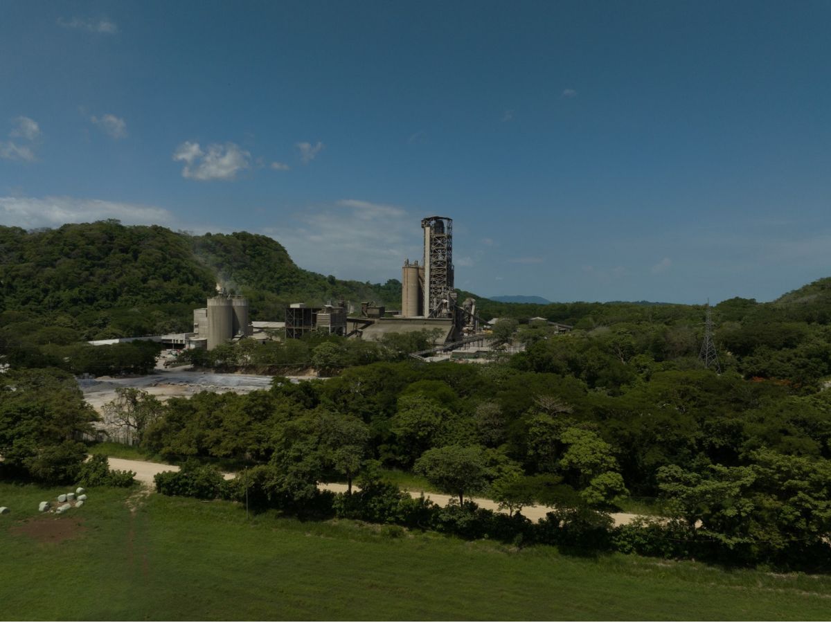 Lic. Luis Miguel Cedeño Arias  Abogado experto en sostenibilidad, ambiente y cumplimiento regulatorio.