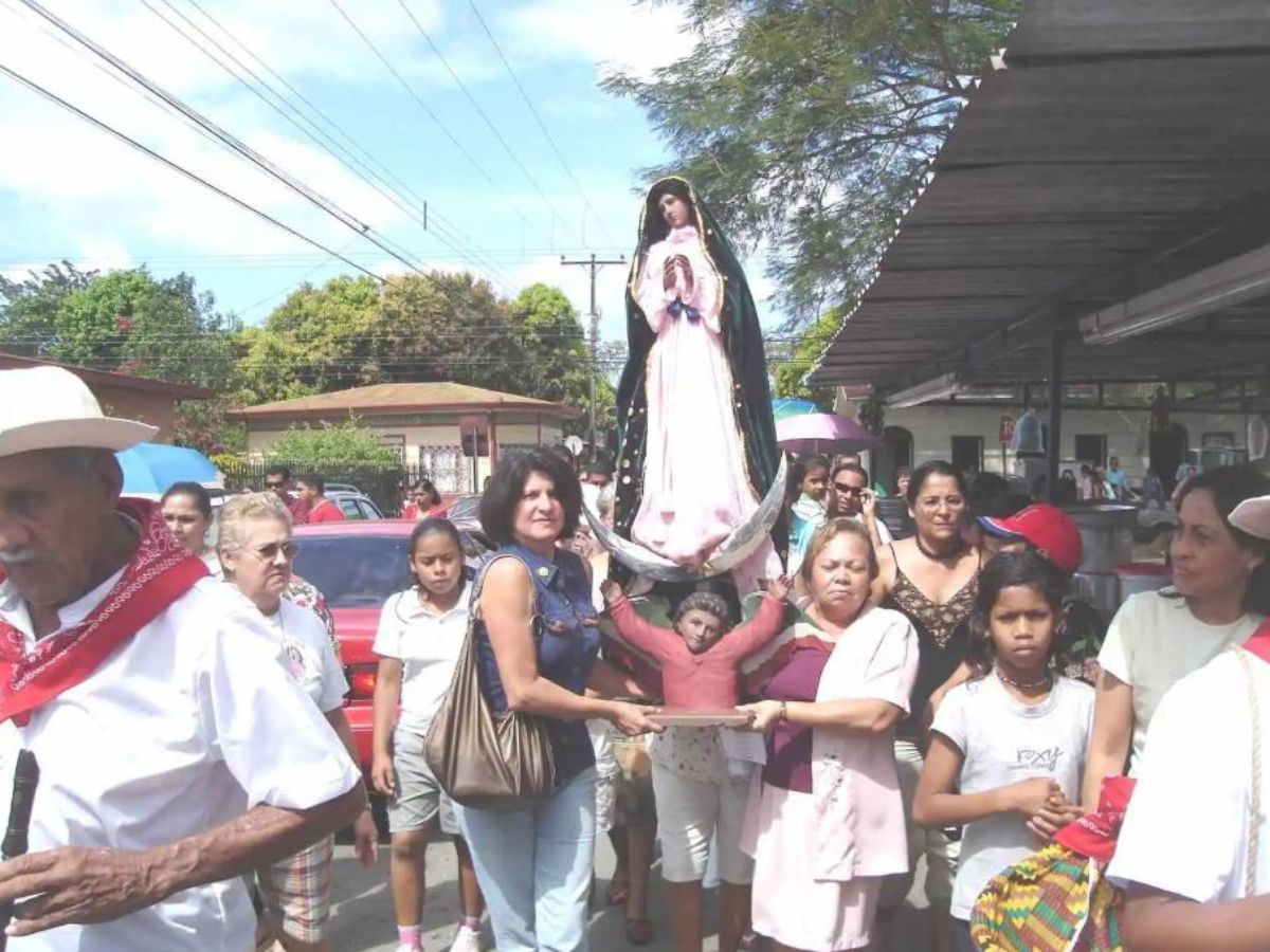 Sus tías y demás familiares siempre han trabajado con él en estas actividades.