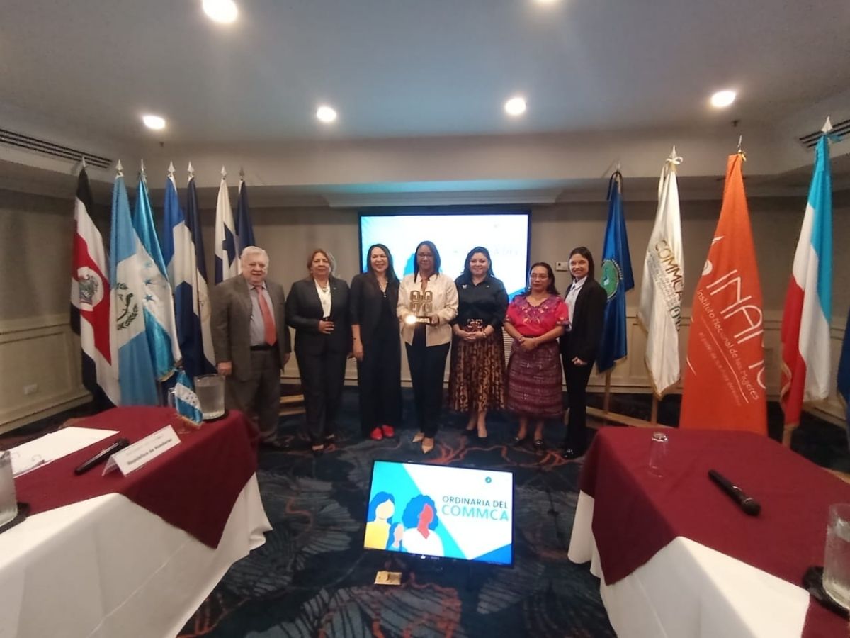 La ministra de la Condición de la Mujer, Cindy Quesada Hernández, Presidenta Pro Tempore del Consejo de Ministras de la Mujer de Centroamérica y República Dominicana (COMMCA), presentó los principales avances alcanzados durante su gestión al frente del Consejo en el presente semestre, bajo la estrategia “Ruta de Género para Centroamérica y República Dominicana”.
