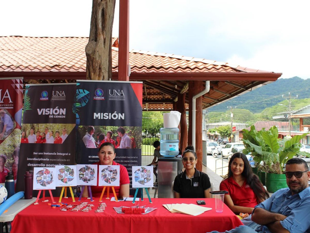 Con el propósito de acercar las comunidades guanacastecas a la Sede Regional Chorotega de la Universidad Nacional (UNA), Campus Liberia y Nicoya, a los programas y proyectos universitarios en investigación, extensión, docencia y oferta académica; a finales de octubre e inicios de noviembre se realizó en Bagaces y Nandayure la jornada académica “Sede Regional Chorotega de la UNA: Fortaleciendo a las comunidades”.