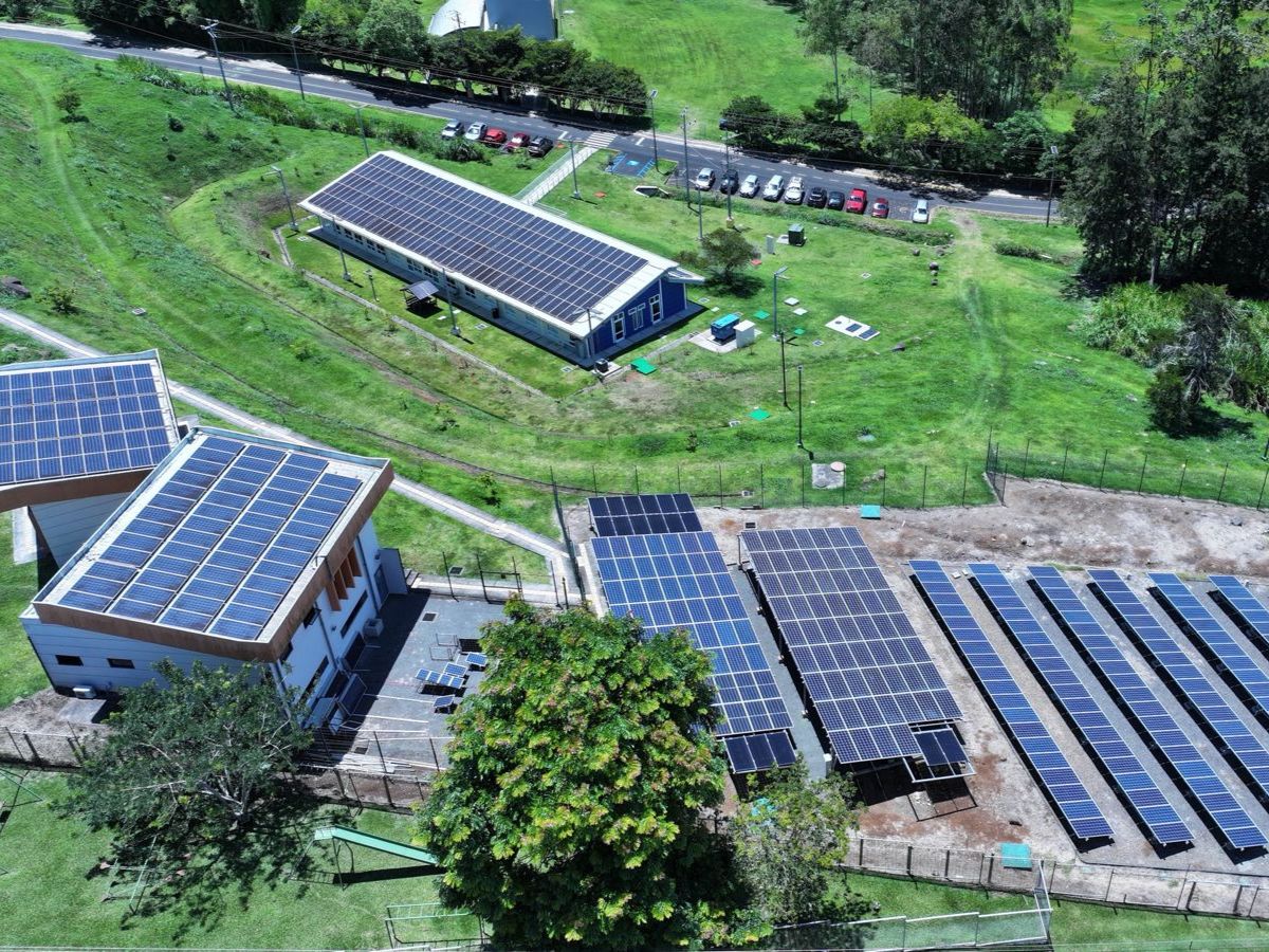 Complejo solar del TEC también reduce 66 toneladas de CO₂, al año