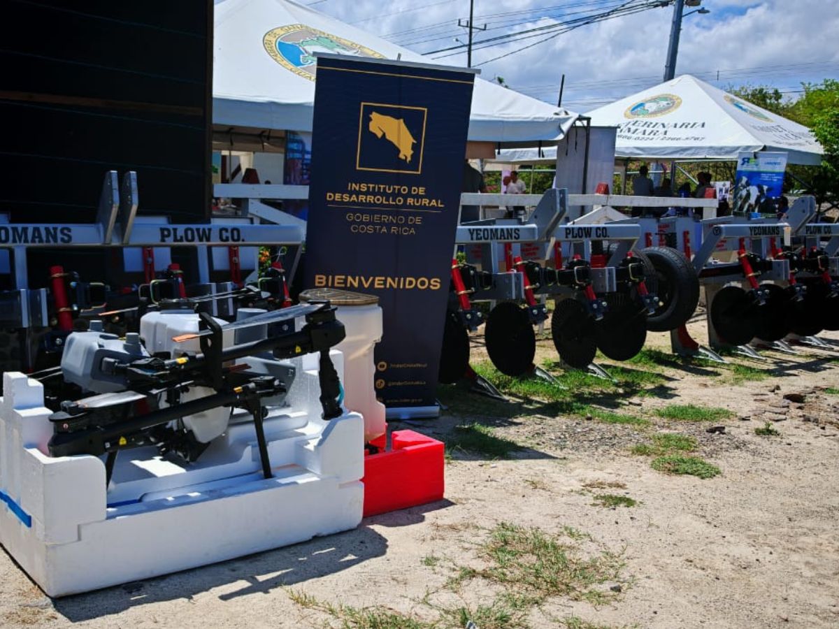 Inder entregó dron especializado para 1714 ganaderos afiliados de la Cámara Ganaderos de Cañas, con este son 17 drones entregados hasta ahora con una inversión de ₡317,6 millones.