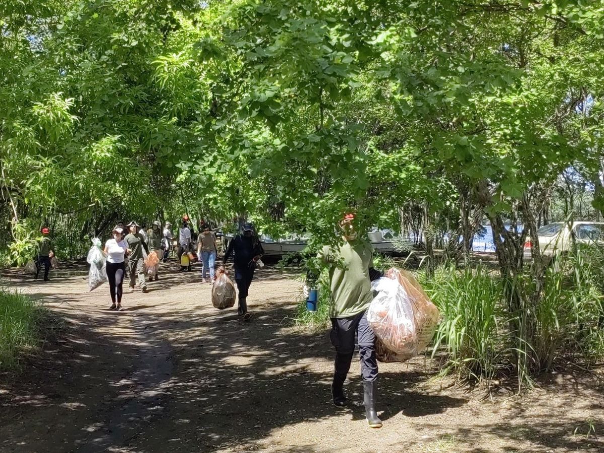 La Municipalidad de Carrillo afianza su compromiso con el desarrollo sostenible al poner en marcha una estrategia de arborización urbana. Esta iniciativa no es un esfuerzo aislado, sino parte de una visión más amplia orientada a consolidar un modelo de sostenibilidad territorial que permita al cantón proyectarse como referente ambiental en la provincia de Guanacaste y el país.