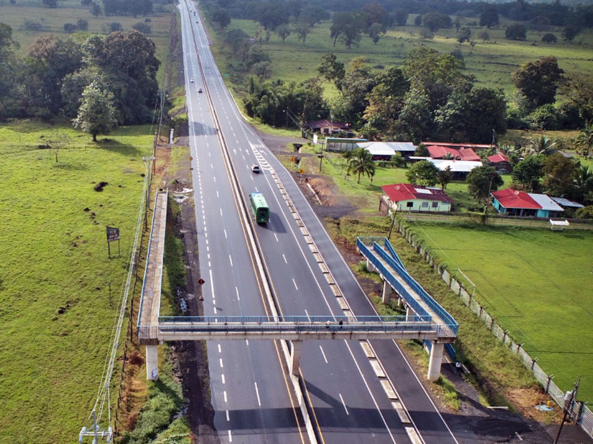 Se aprueba el contrato suscrito entre el Consejo Nacional de Vialidad y los Consorcios Barranca Ruta 1 y Constructora Meco S.A