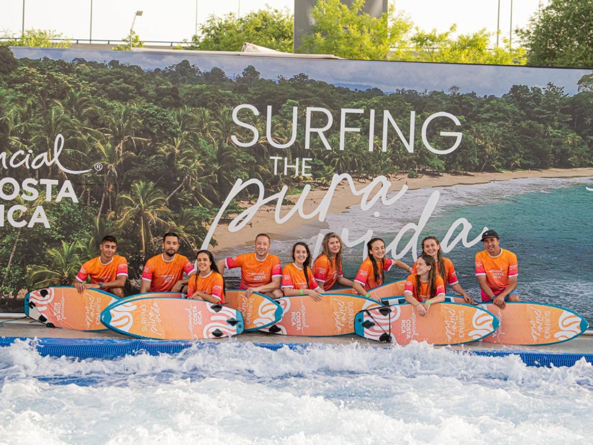Costa Rica se promociona en España “surfeando” al estilo del Pura Vida