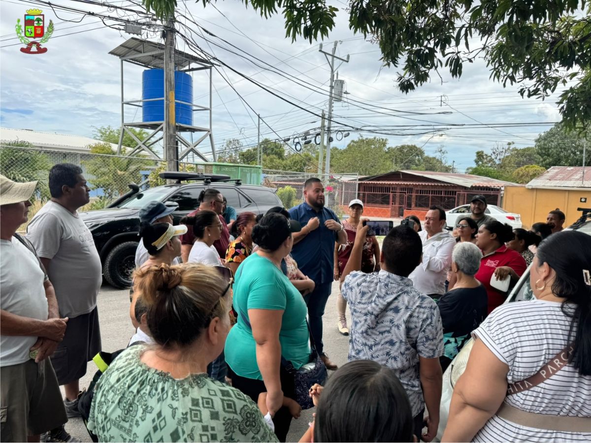 AYA abastece comunidades con camiones cisterna