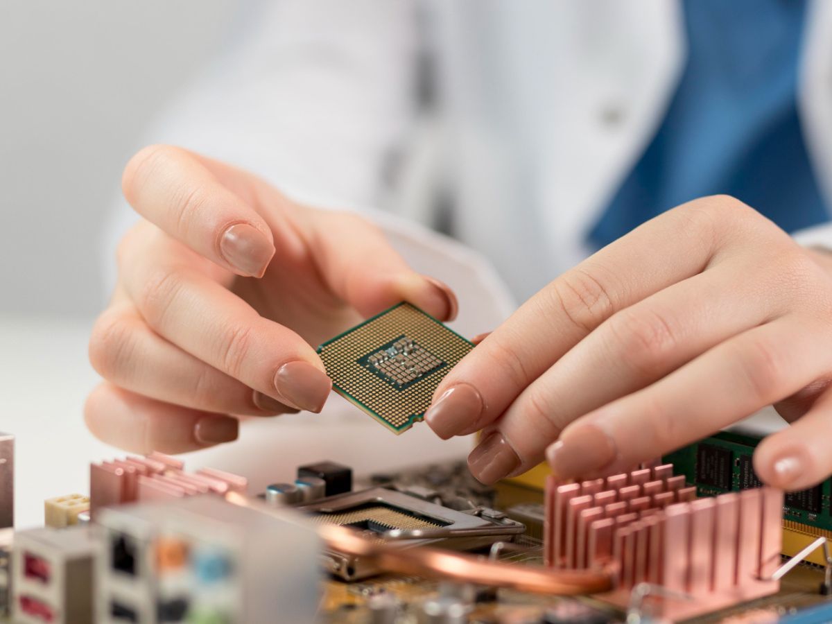 Iniciativa busca preparar capital humano especializado y abrir oportunidades en uno de los sectores tecnológicos más dinámicos del mundo.