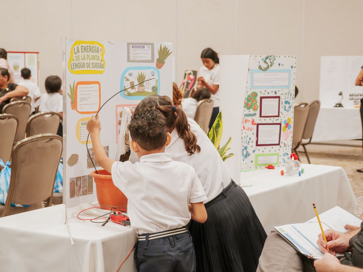 Reserva Conchal apoyó la realización de la Feria Científica del Circuito 03 de Santa Cruz, donde estudiantes presentaron sus proyectos.