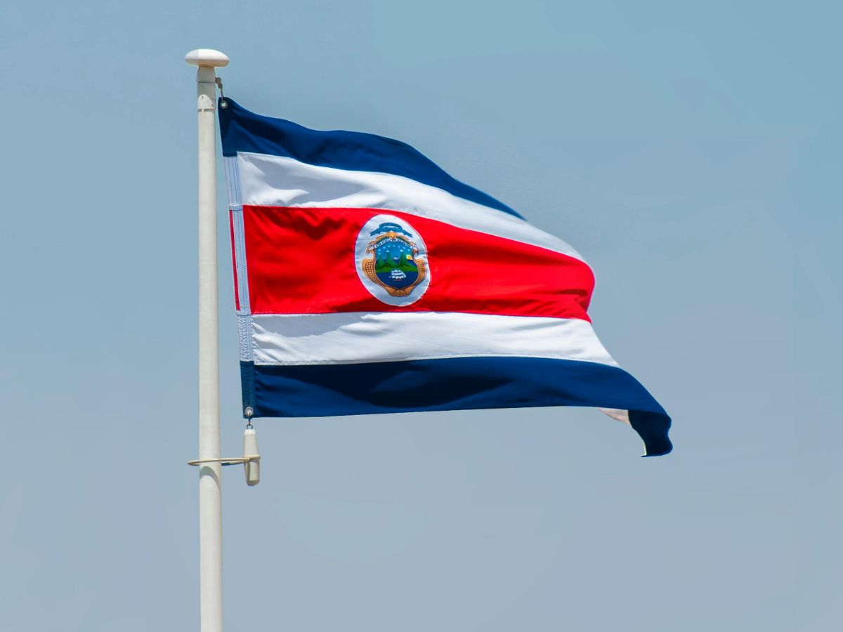 Costa Rica vive un momento histórico: la elección de Laura Fernández Delgado como la segunda mujer en alcanzar el cargo de Presidenta de la República y la más joven hasta el momento. Así lo registra el 96,18% de las mesas escrutadas por el Tribunal Supremo de Elecciones tras las elecciones de ayer domingo.