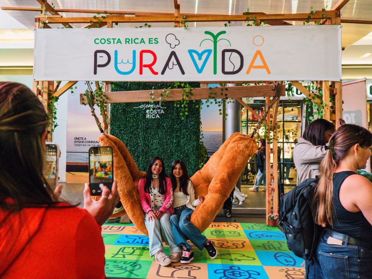 La iniciativa busca fortalecer el “Pura Vida” como una experiencia de vida a través de la música y la naturaleza. La campaña incluye una canción inspirada en el concepto del Pura Vida, presencia en el “Capital Bus” en la Ciudad de México, experiencias inmersivas, audiovisuales y otros.