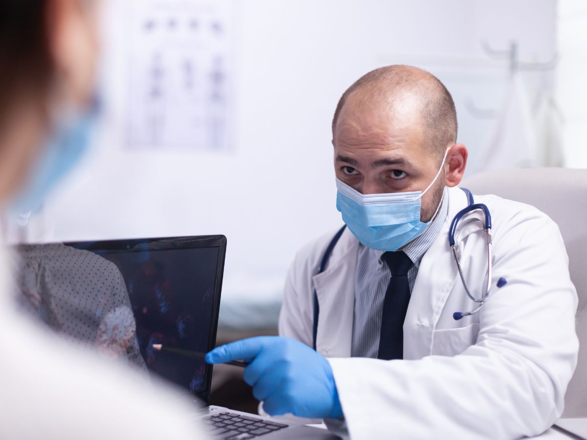 Para responder a las necesidades potencialmente complejas de los pacientes tras el tratamiento del cáncer de próstata y ofrecer la precisión y el cuidado necesarios durante el seguimiento, el Departamento de Oncología Radioterápica de Mayo Clinic desarrolló la PSA Control Tower. Se trata de una herramienta inteligente de monitorización diseñada para ayudar a los clínicos a mantener una supervisión cercana y continua de los pacientes después del tratamiento.