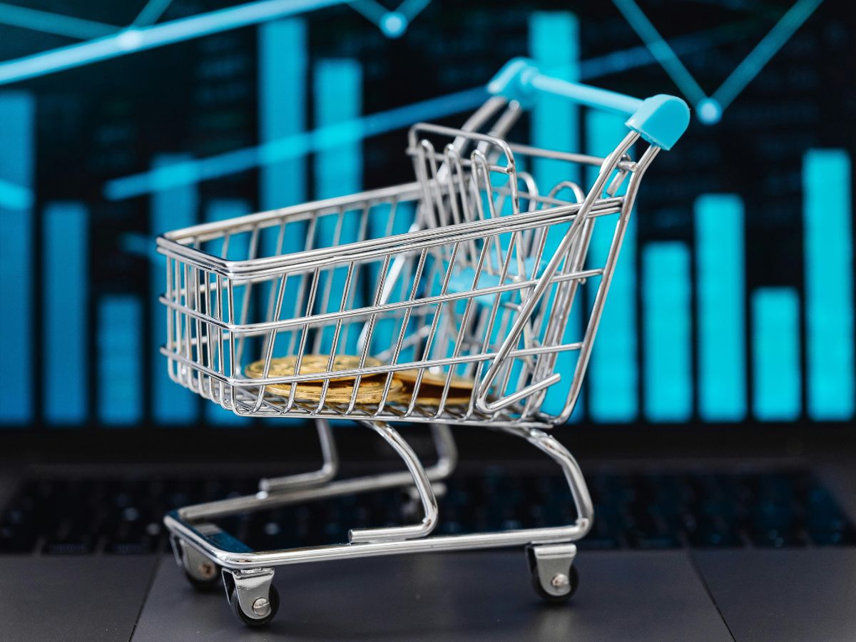 Análisis de la UNED señala que exportaciones de América Latina alcanzaron en 2025 los $1,2 billones, según la CEPAL, pero la región sigue atrapada en dinámicas de dependencia