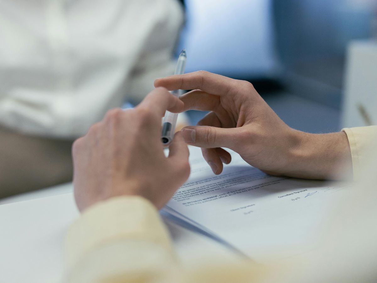 Once reorganizaciones reorientan recursos hacia extensión agrícola, investigación y servicios sanitarios.