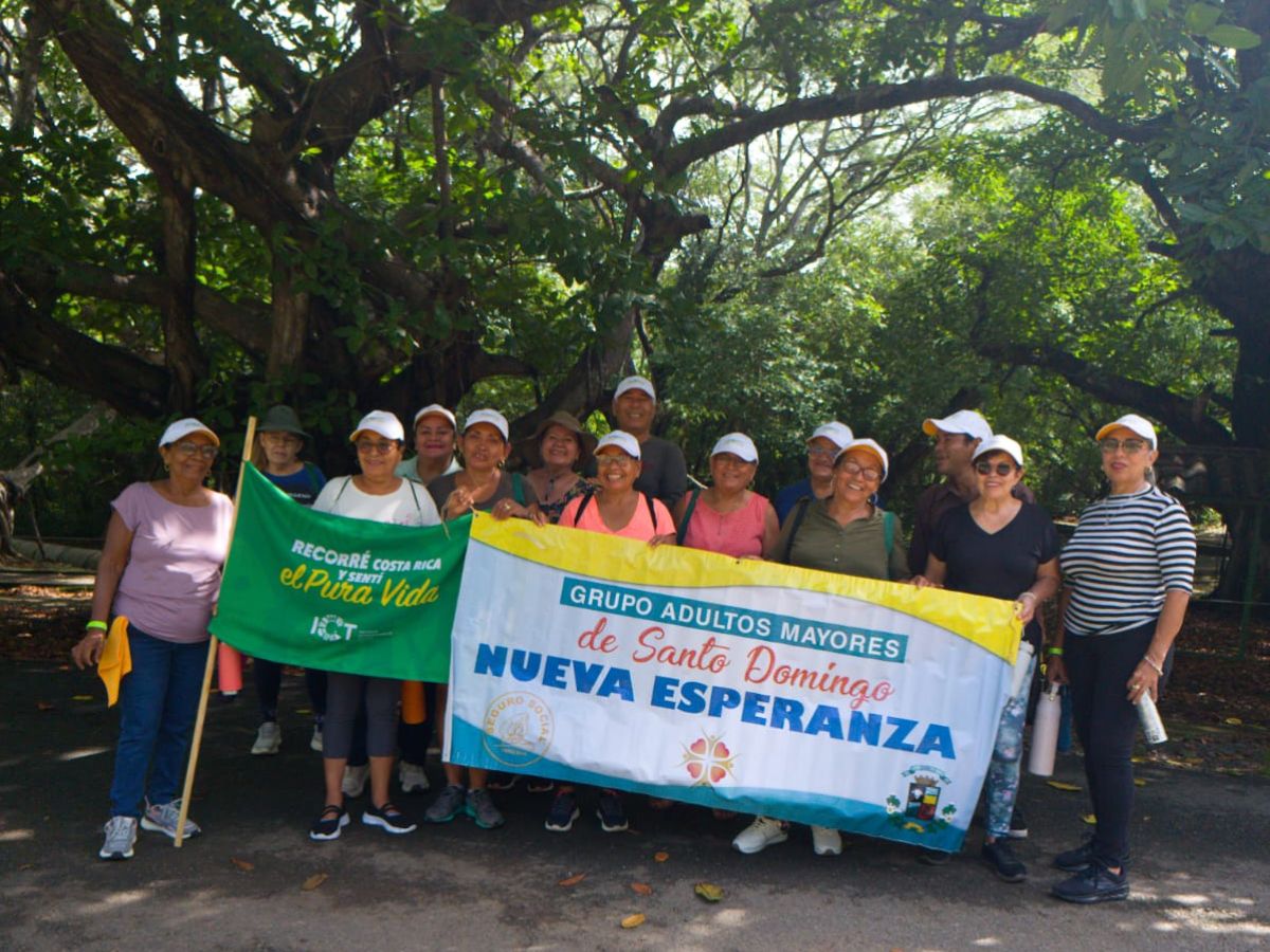 Más de 300 personas de todas las edades participaron en los recorridos gratuitos, liderados por guías turísticos certificados por el ICT.