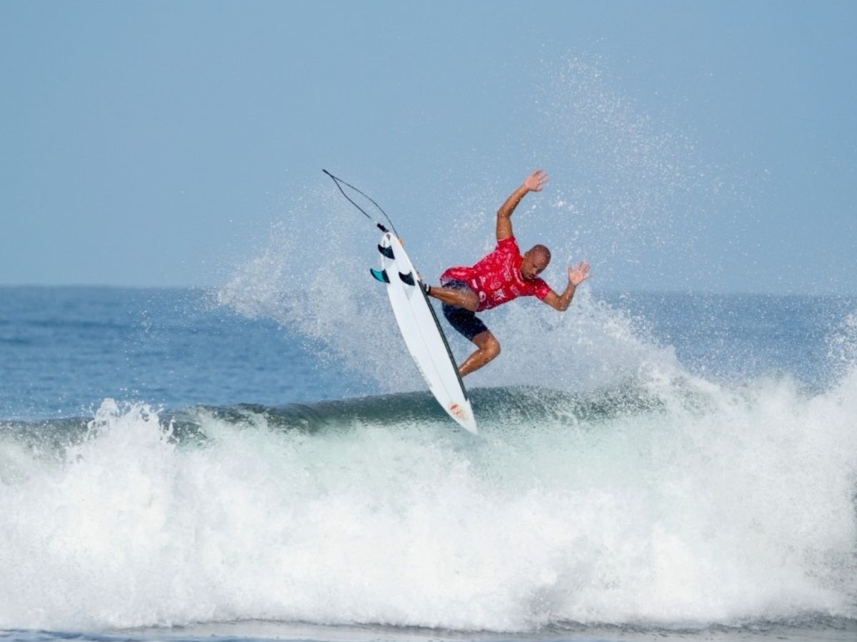 Diez surfistas nacionales lograron avanzar a la ronda de 64 participantes.