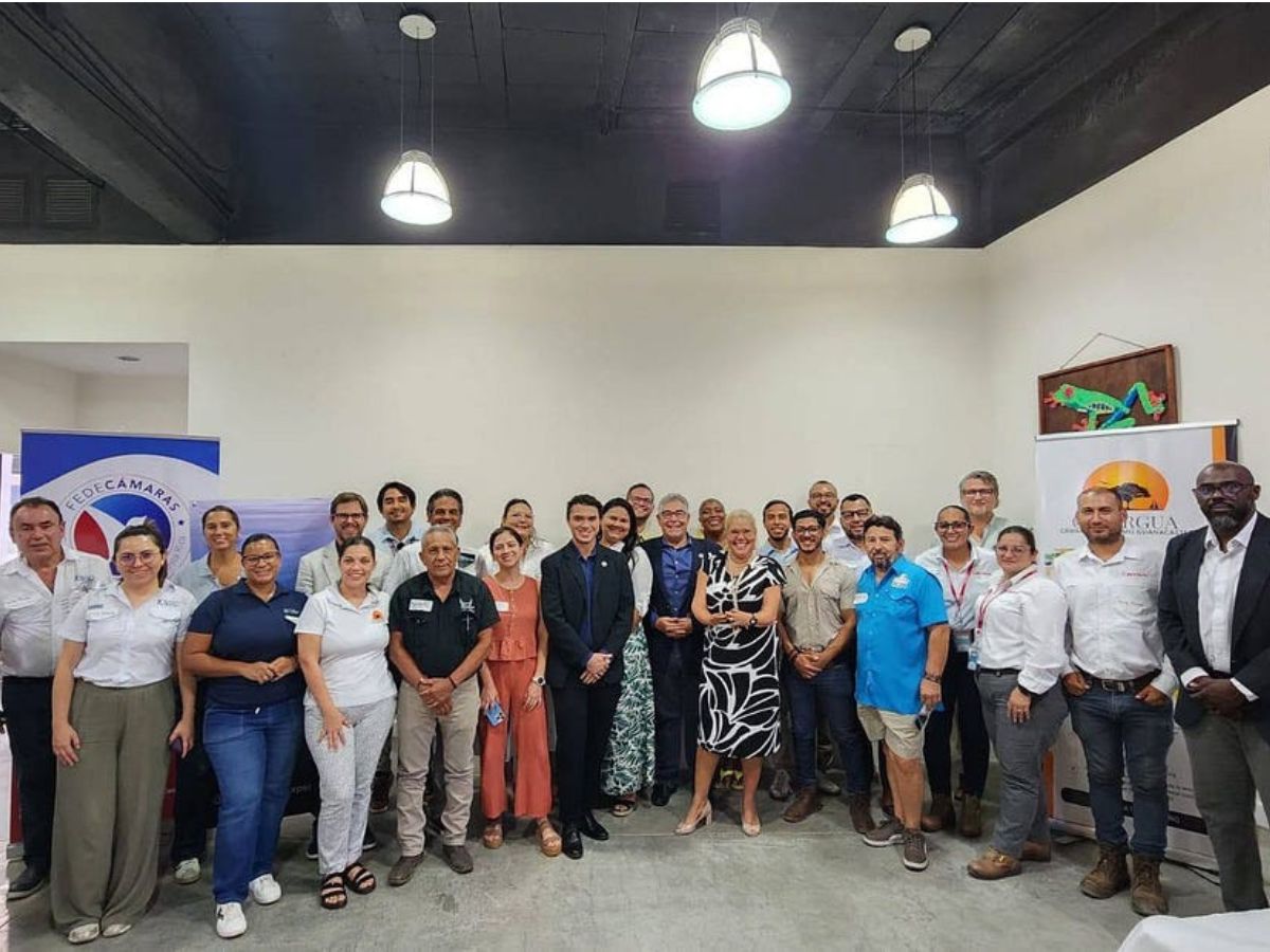 CATURGUA, en conjunto con FEDECÁMARAS, llevó a cabo un exitoso Encuentro Empresarial, reuniendo a empresarios de la Región Chorotega en un espacio diseñado para fortalecer el conocimiento, las conexiones y las oportunidades de negocio.