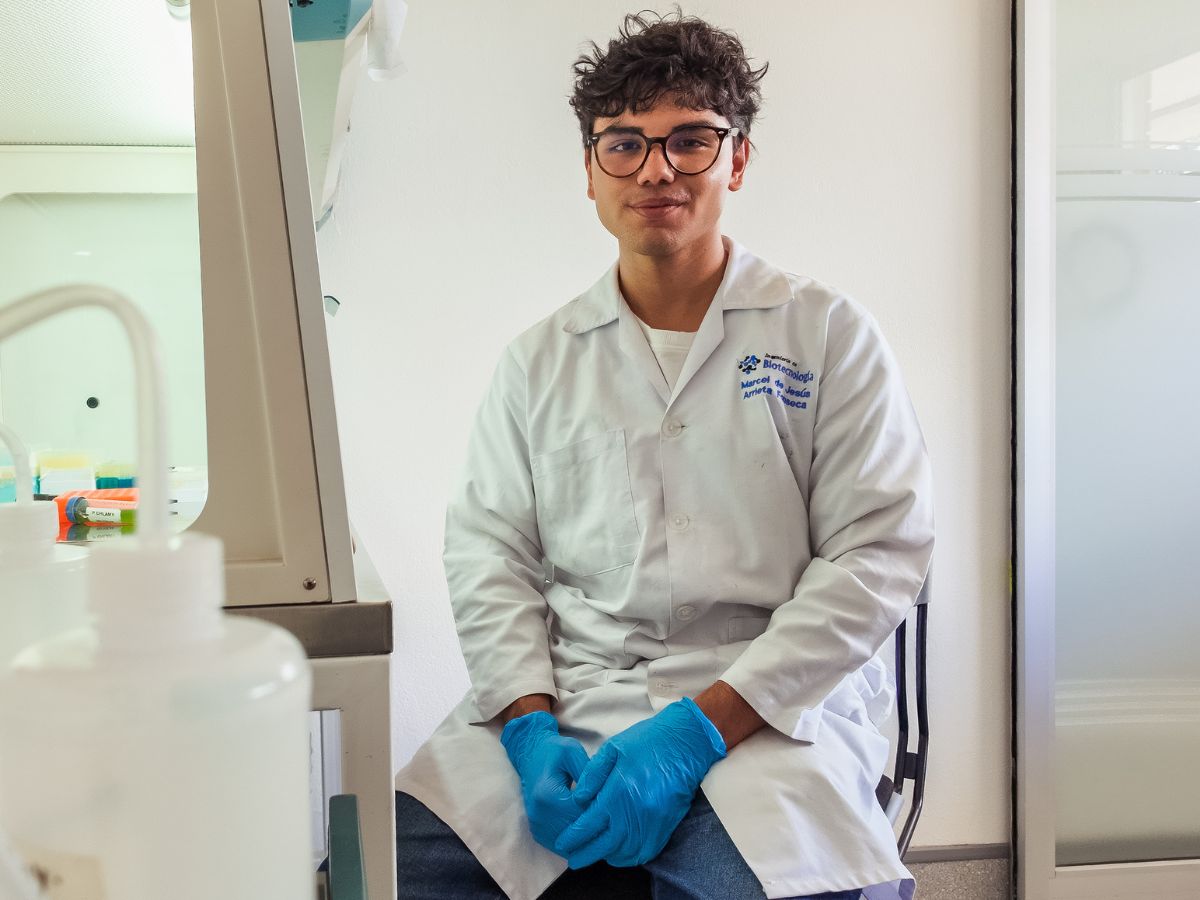 Marcel Arrieta, junto a dos compañeras, propusieron un sistema con células modificadas a las que se le incorporan receptores sintéticos creados específicamente para reconocer la bacteria Borrelia burgdorferi, que es la causante de esta enfermedad de Lyme